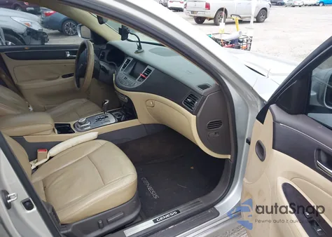 2011 Hyundai Genesis 4.6 from USA, damaged, VIN KMHGC4DF2BU113838